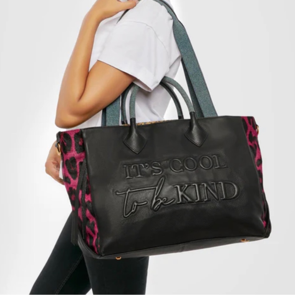 AIMEE KESTENBERG

SPEAK UP NOVELTY LARGE TOTE stunning and funky!